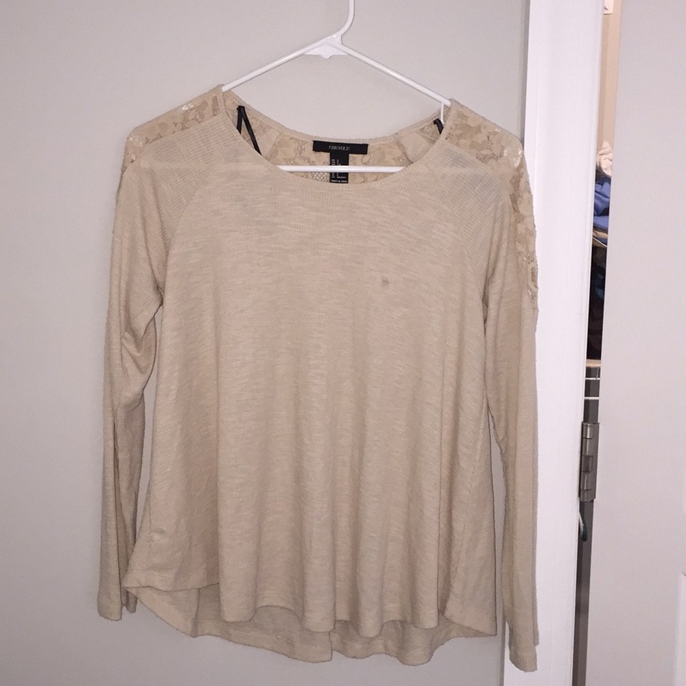 Long sleeve top with lace